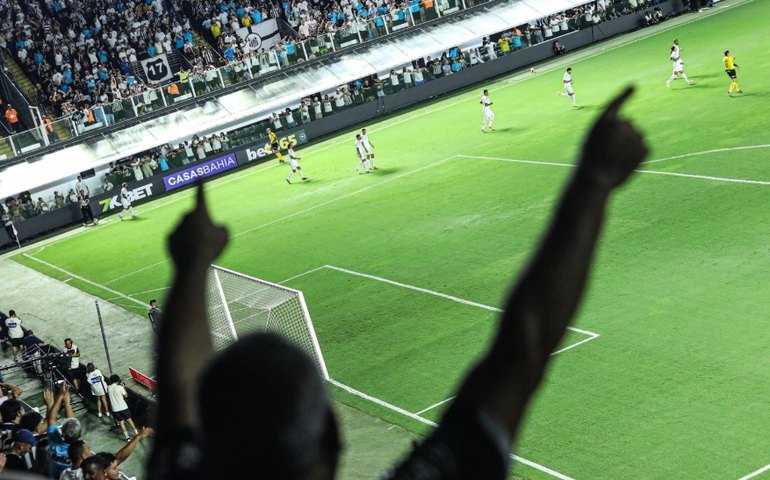 Torcida do Santos cobra elenco, Cuca e Neymar após empate na Sul-Americana