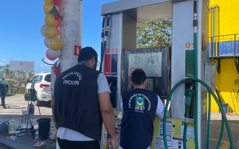 Procon Maceió realiza fiscalização em postos de combustíveis em parceria com a ANP