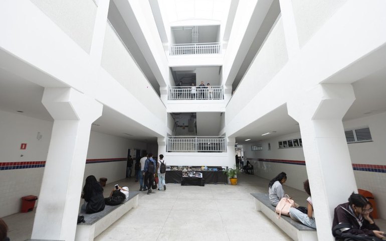 Escola em tempo integral deve ter jornada mínima de 35 horas semanais