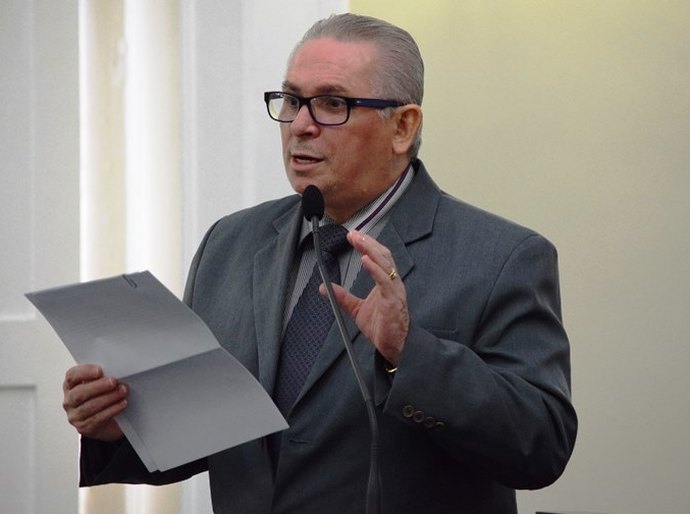 Pastor João Luiz denuncia abandono de obra de posto de saúde no Tabuleiro