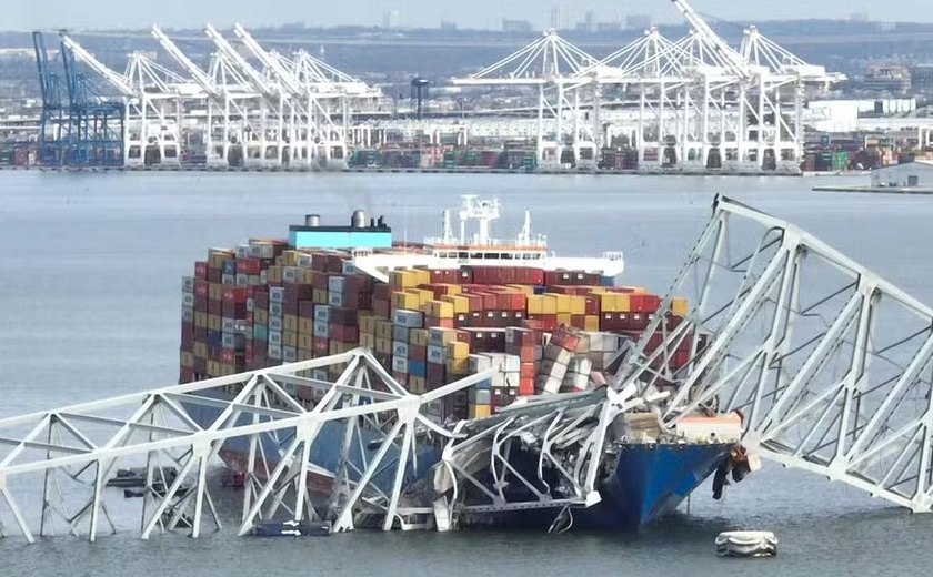 Corpos de duas vítimas de queda de ponte após colisão de cargueiro são encontrados