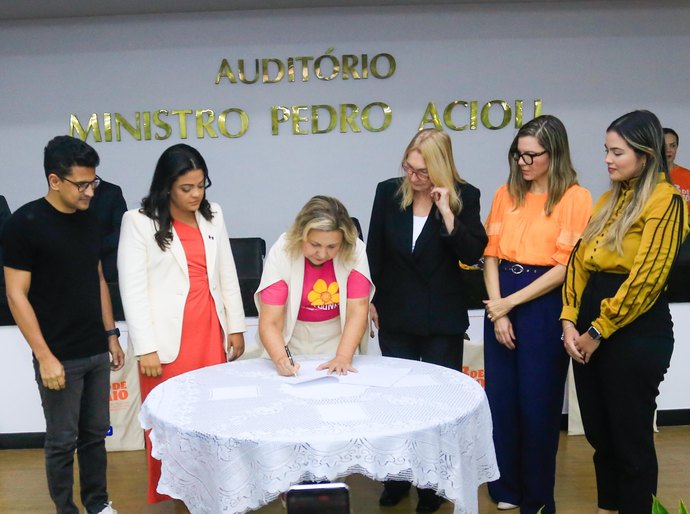 Secdef lança guia digital em libras para auxiliar pessoas com deficiência no enfrentamento à violência infantil