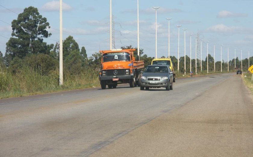 Governo assina termo com DF para fornecer projeto de duplicação da BR-080/DF