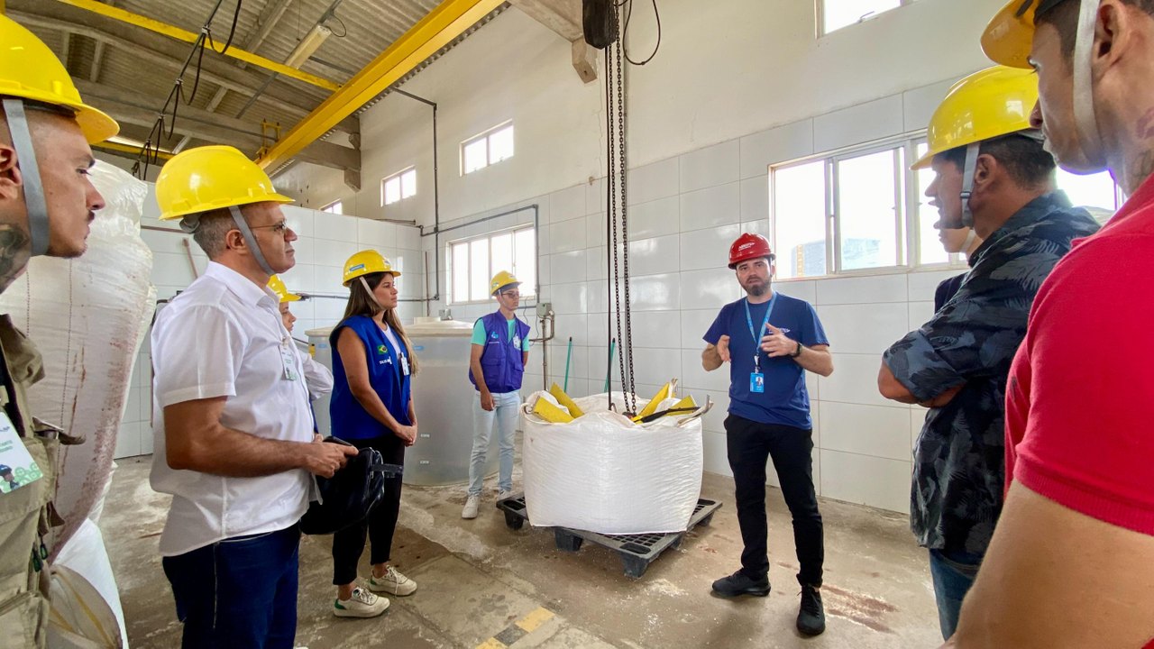 Técnicos da Sesau apresentam a gestores municipais processo de análise da água para consumo humano