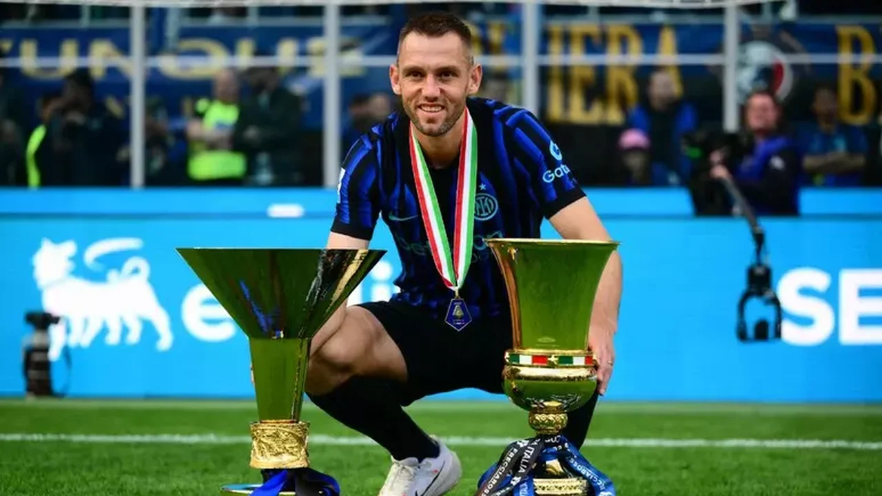 Inter vive dia de despedidas com adeus de Sommer, De Vrij, Acerbi e Darmian