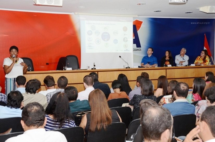 Sesau apresenta Prontuário Eletrônico a prefeitos e secretários de Saúde de AL