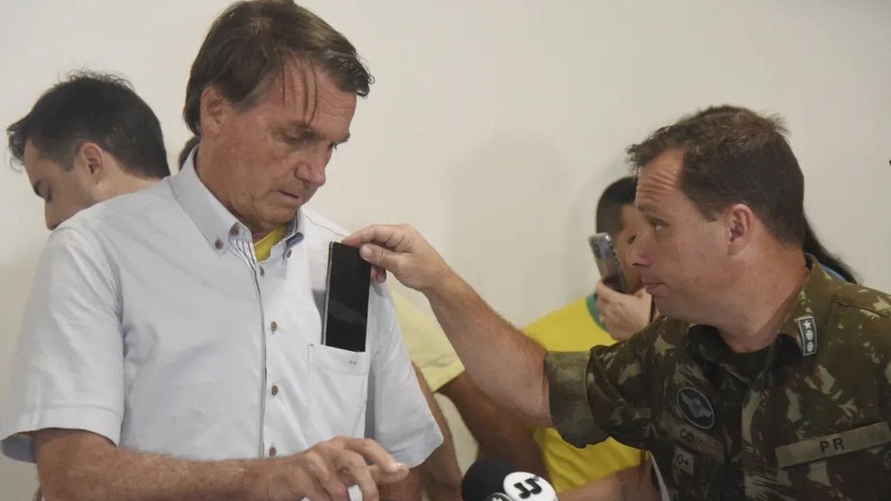 Últimas conversas entre Mauro Cid e Bolsonaro teriam acontecido em março