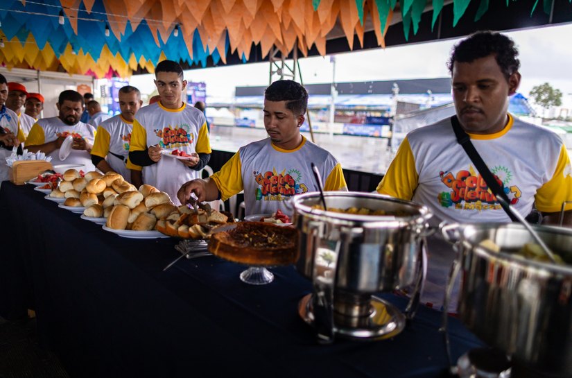 Garis que trabalharam no São João Massayó participaram de café da manhã especial