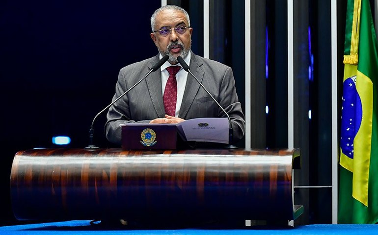 Paim critica PEC que autoriza venda de plasma humano