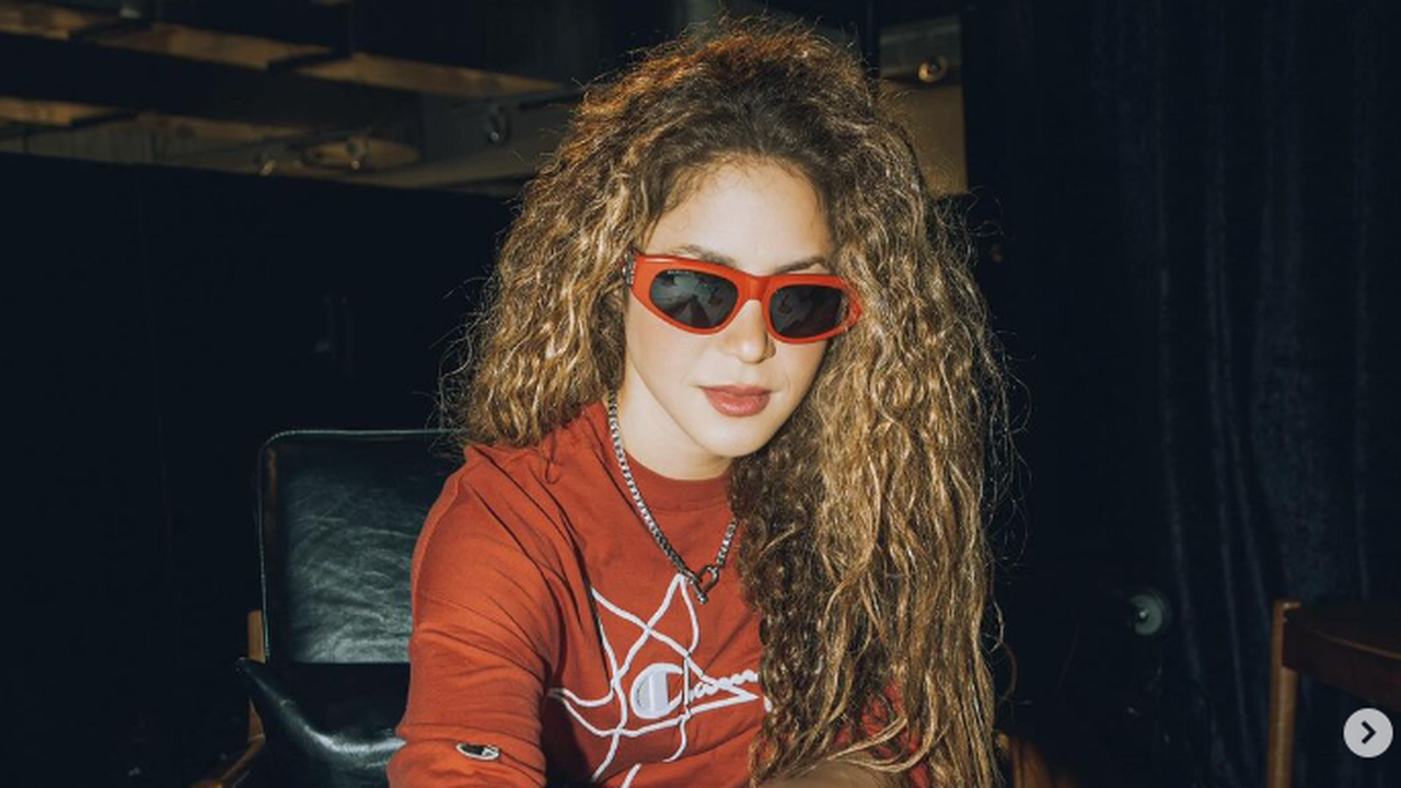 Shakira realiza ensaio em Copacabana ao lado de Maria Bethânia e Caetano Veloso