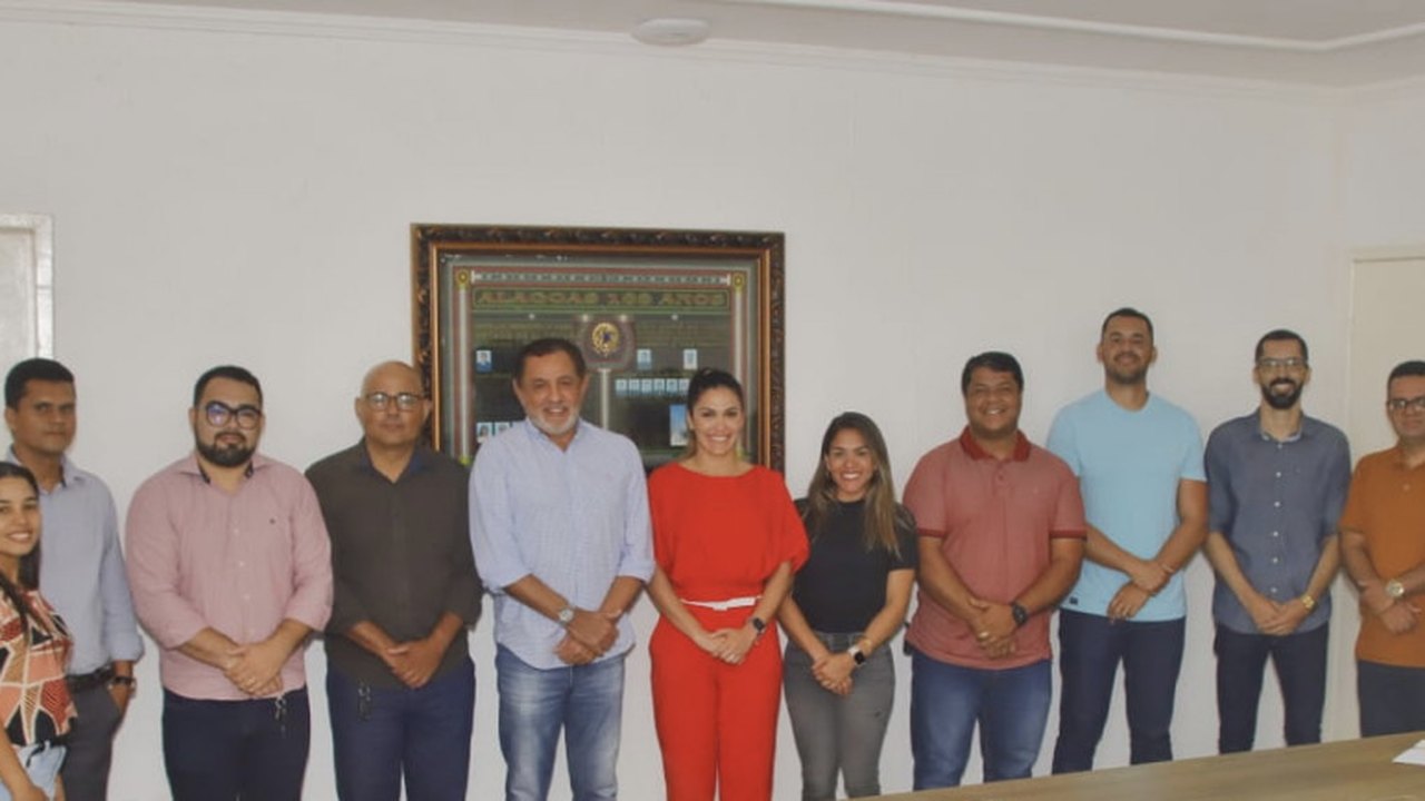 São José da Laje: Prefeita Ângela Vanessa se reúne com pastores e representantes das Igrejas e anuncia evento gospel