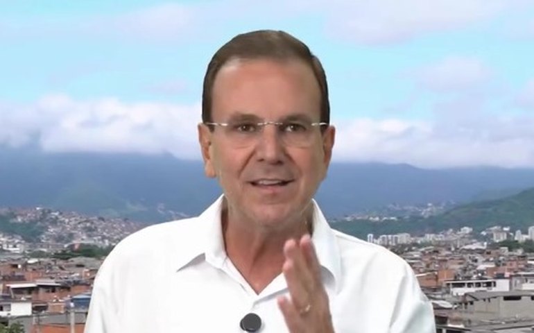 Paes volta a criticar política de segurança de Castro em evento com chefe da Polícia de Nova York