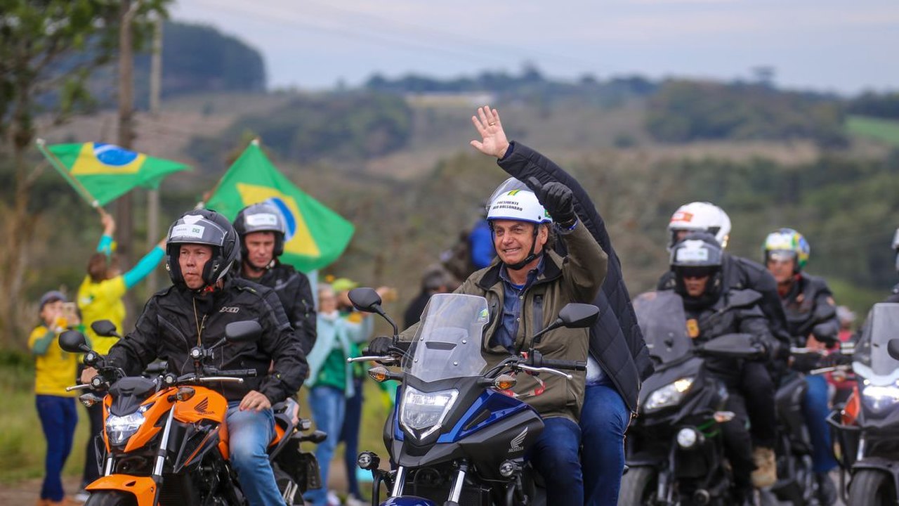 Bolsonaro usa motociatas no dia 1º e pesquisa de aliados como ‘última cartada’
