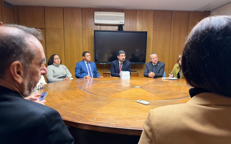 Reitor da ULisboa recebe delegação de Alagoas e destaca importância da cooperação internacional