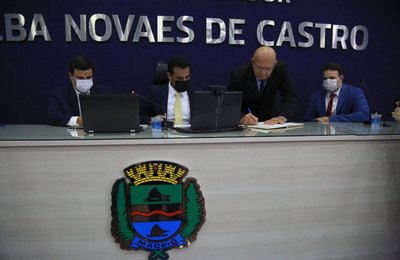 Vereador Raimundo Medeiros (PTC) toma posse no plenário da casa 