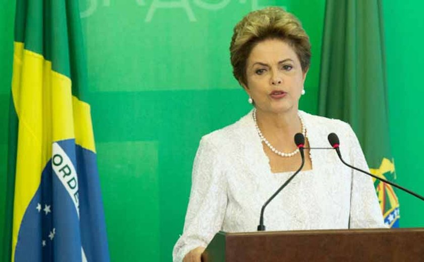 Intelectuais lançam manifesto contra impeachment de Dilma em São Paulo