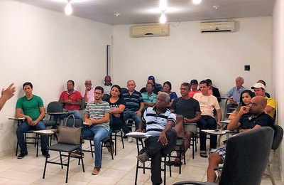 Empresários buscam orientações cooperativistas  