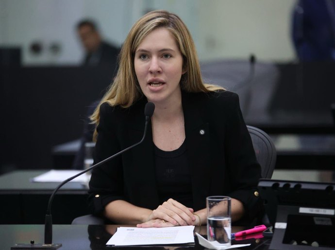 Fogos com barulho: Cibele Moura orienta população a denunciar casos durante campanha eleitoral