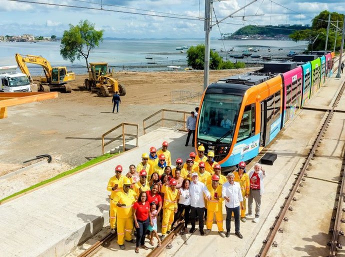 “É assim que a gente vai transformando esse país numa nação mais justa”, diz Lula ao entregar obras em Salvador
