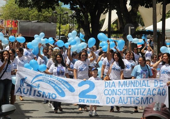 Arapiraca: Pais e crianças fazem caminhada pela conscientização do autismo