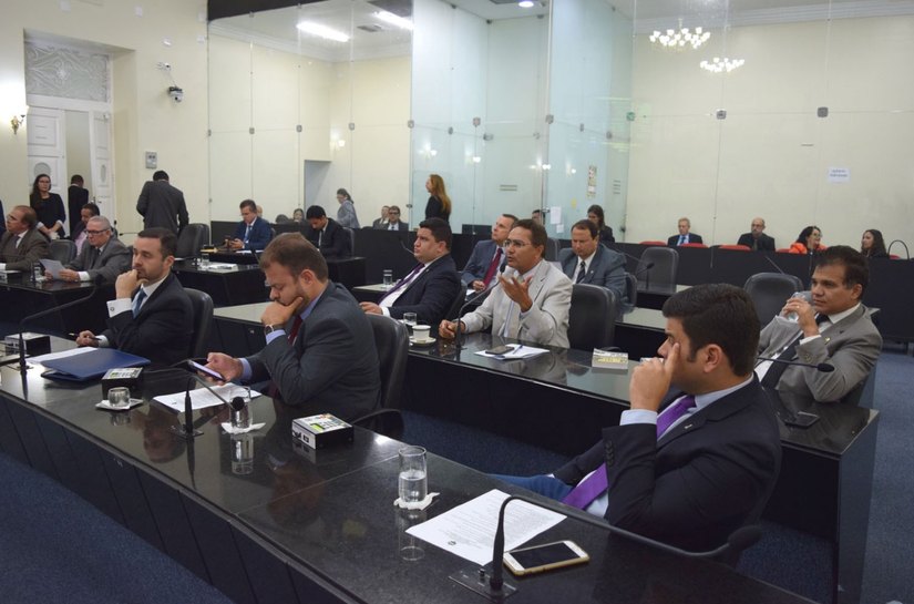 Com pauta destrancada, deputados apreciam e votam diversas matérias