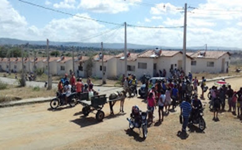 Conjunto residencial é invadido em Palmeira dos Índios