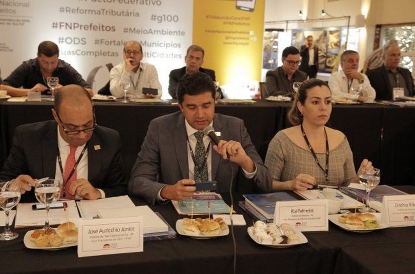 Rui Palmeira participa de reunião da Frente Nacional de Prefeitos