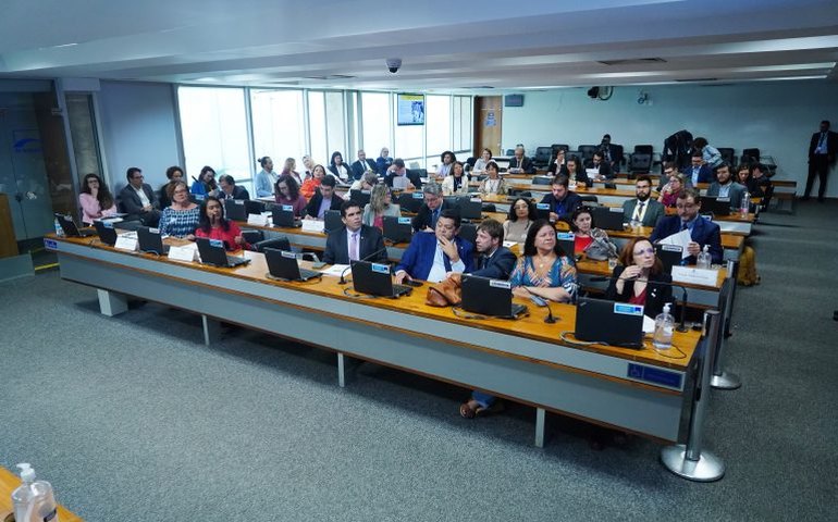 Parlamentares pedem mais qualificação profissional em debate sobre MP que recriou o Bolsa Família
