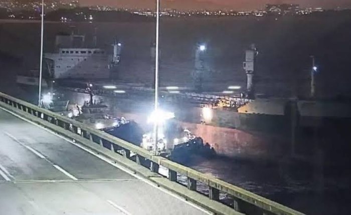 Navio bate em ponte Rio-Niteroi e deixa os dois sentidos da via interditado