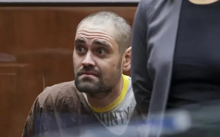 Filho de Rob Reiner se declara inocente do assassinato dos pais