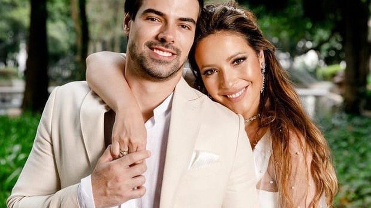Renata Dominguez anuncia gravidez aos 42 anos e faz desabafo emocionado