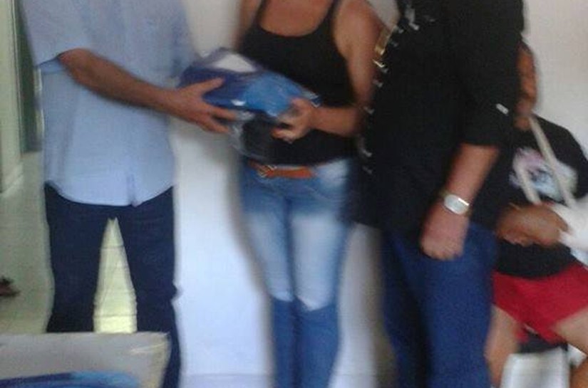 Prefeito entrega novos fardamentos a servidores da Seinfra de Pilar