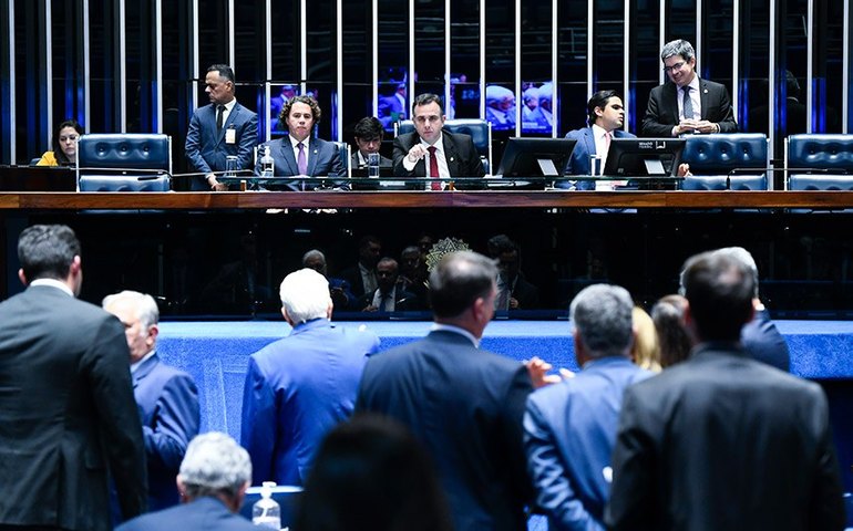 Desoneração da folha de pagamento será votada na terça-feira, diz relator no Senado