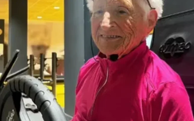'Tenho 101 anos, mas isso não me impede de treinar na academia por duas horas todos os dias'
