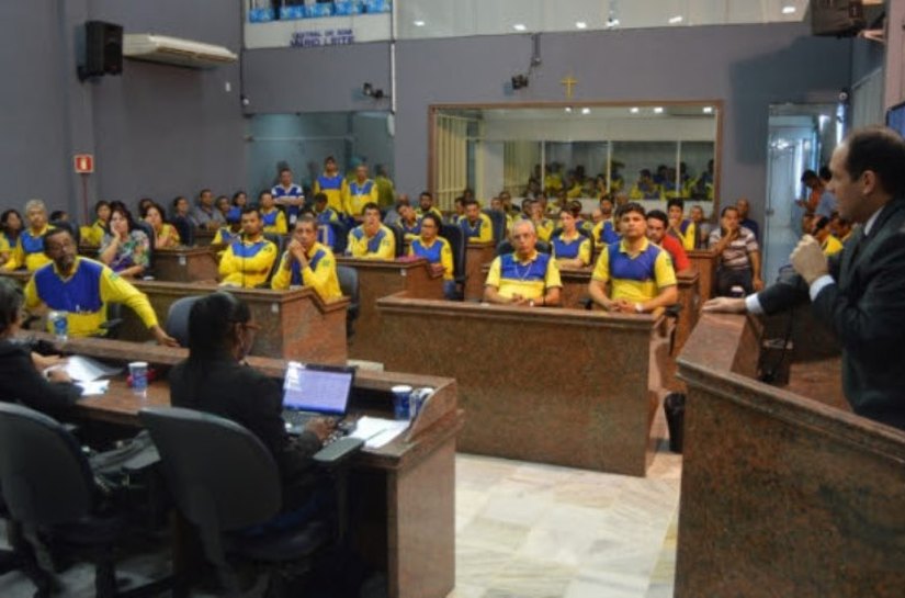 Funcionários dos Correios lançam apelo contra privatização da empresa na CMM