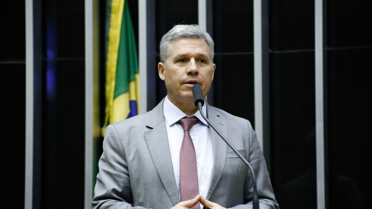 Projeto dobra pena para omissão de cautela se menor utilizar arma de fogo para prática de crime