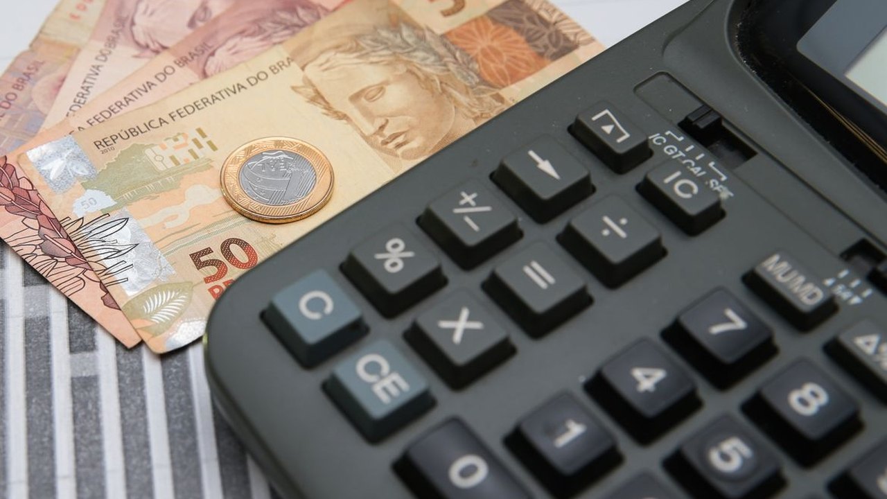 Pesquisa da CNC revela redução de dívidas nas famílias de renda média