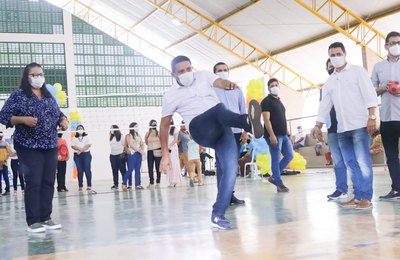 Júlio Cezar entrega moderno ginásio poliesportivo à comunidade do bairro Vila João XXIII