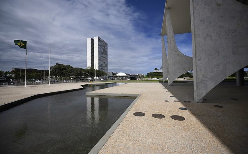 Governo Lula demite 1,4 mil servidores que não ‘fizeram o L’