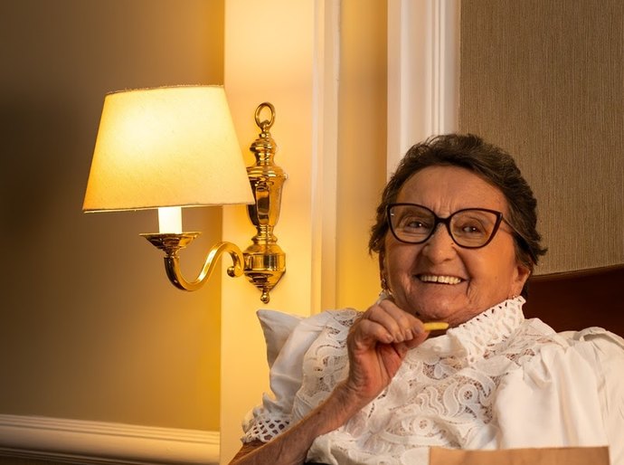 Burger King® brinca com a expectativa de premiação internacional em ação com Tânia Maria