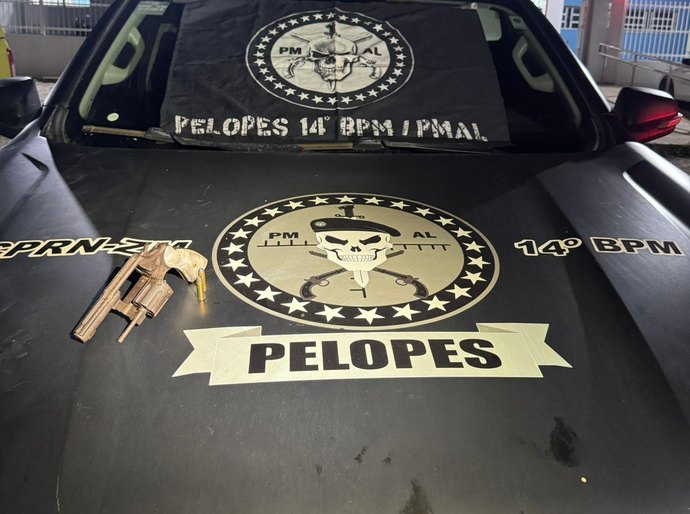 PM apreende três suspeitos com armas e meio quilo de drogas na capital e no interior
