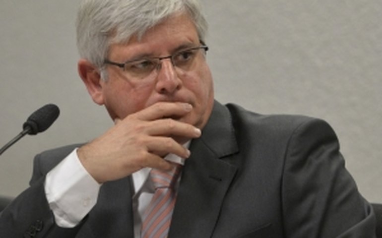 Janot abre primeira ação no Supremo contra pontos da reforma trabalhista