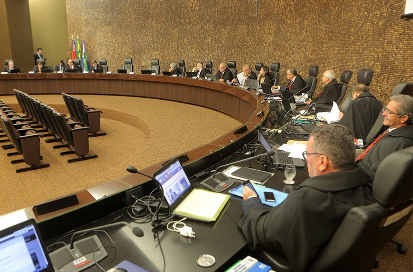 Pedido de vista suspende julgamento sobre inconstitucionalidade de aposentadoria aos 75