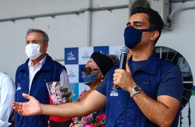 Prefeito JHC prestigia comemorações do Dia do Servidor na Educação