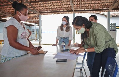 Prefeitura de Arapiraca entrega mais de 100 cestas básicas arrecadadas na Vacinação Solidária