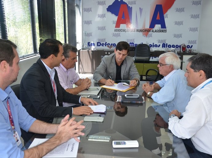 Convênio entre AMA e Cesmac garante capacitação a servidores