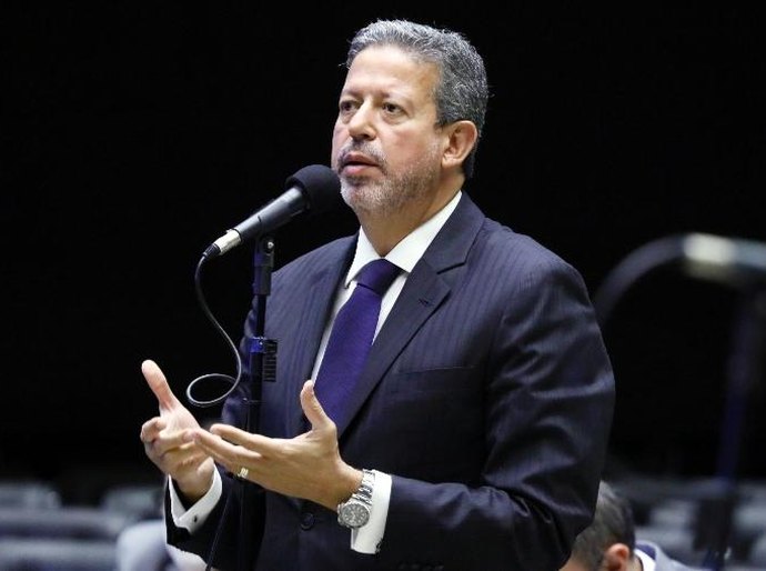 Investimento por aluno terá aumento de 61% com Novo Fundeb, diz Arthur Lira
