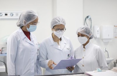 Projeto que prevê medidas de proteção a profissionais de saúde é discutido em 1º turno