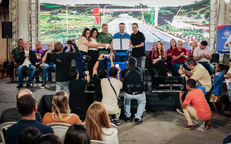 Governador Paulo Dantas garante investimentos para infraestrutura e educação de Carneiros