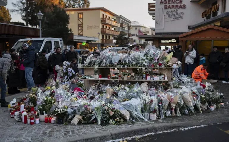 Donos de bar na Suíça serão investigados após incêndio
